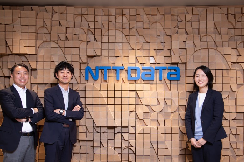 （左から）株式会社NTTデータグループ 吉田 陽一、小針 喜幸、株式会社クニエ 今 真理子（2024年2月時点）